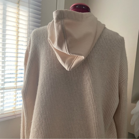 Splendid women cream fuzzy sweater knit longsleeves hoodie sweater. Size L. Used - Picture 4 of 7